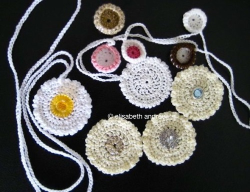 crochet pendant and little cups - elisabeth andrée