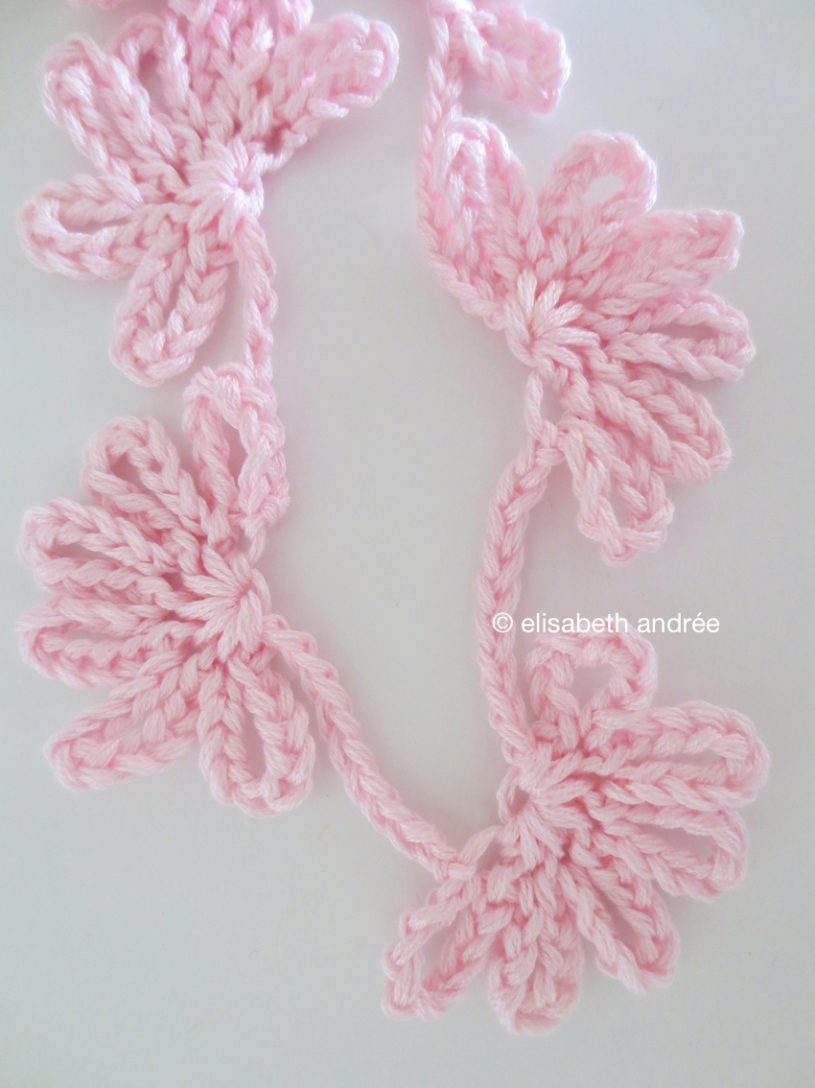 crochet flowery garland