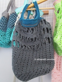 crochet supermarket bag in anthracite and petrol